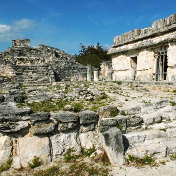 Explorando la Cultura Maya: Ruinas, Artesanías y Tradiciones